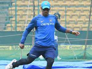 DHONI RETURNS IN T20I SQUAD FOR NZ