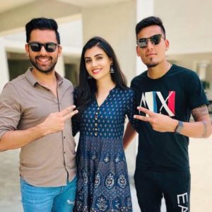 INDIAN CRICKETERS AND BEAUTIFUL SISTERS