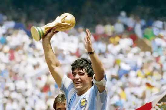 sports world pay tribute to legendary footballer Diego Maradona.