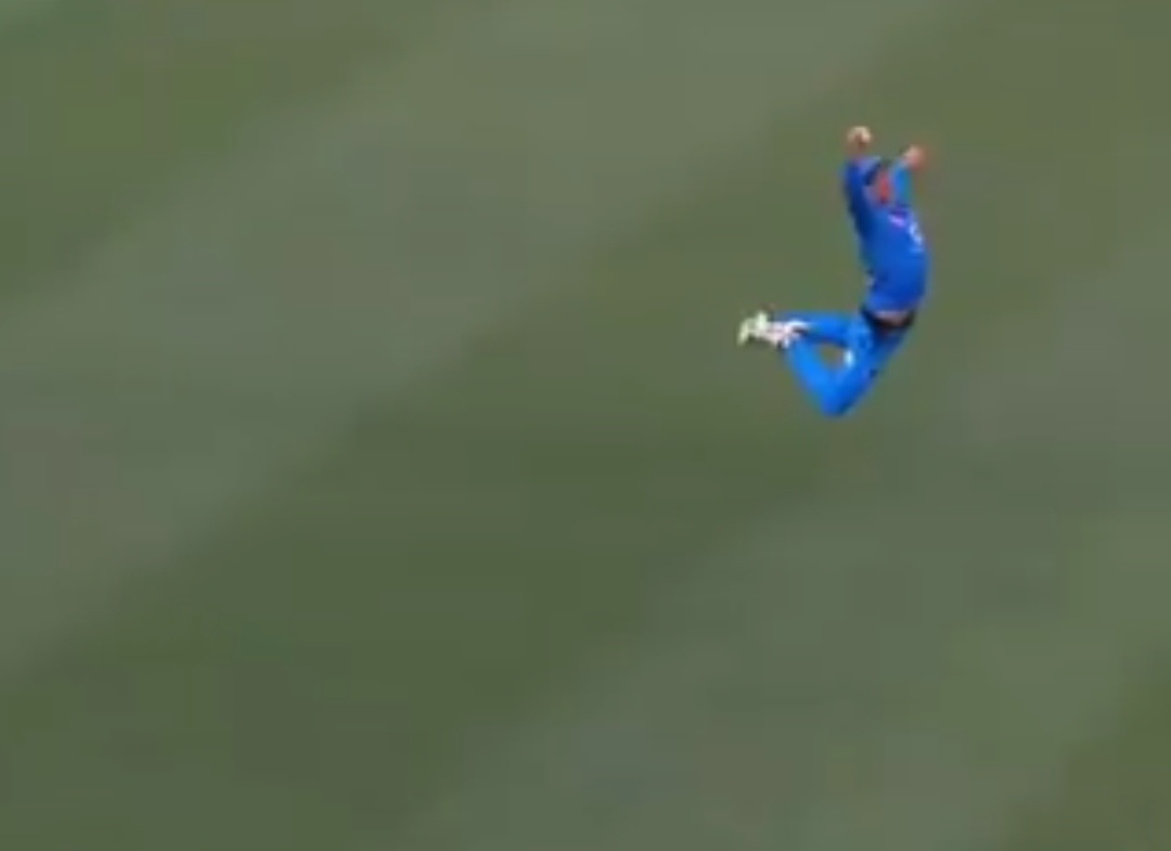 BBL 2020: as vs st jake weatherald takes Impossible flying catch in the air