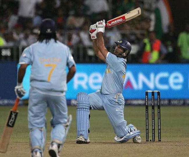YUVRAJ SINGH HITS FOUR SIXES IN FOUR BALL IN ROAD SAFTEY LEAGUE