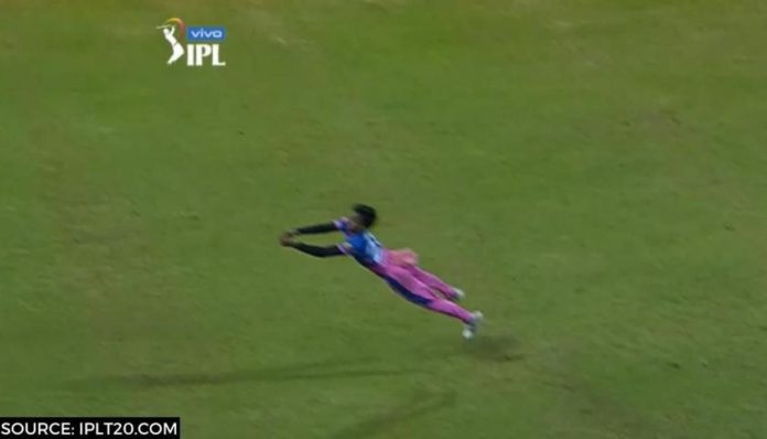 chetan sakariya grab a stunning on his debut agains punjab kings