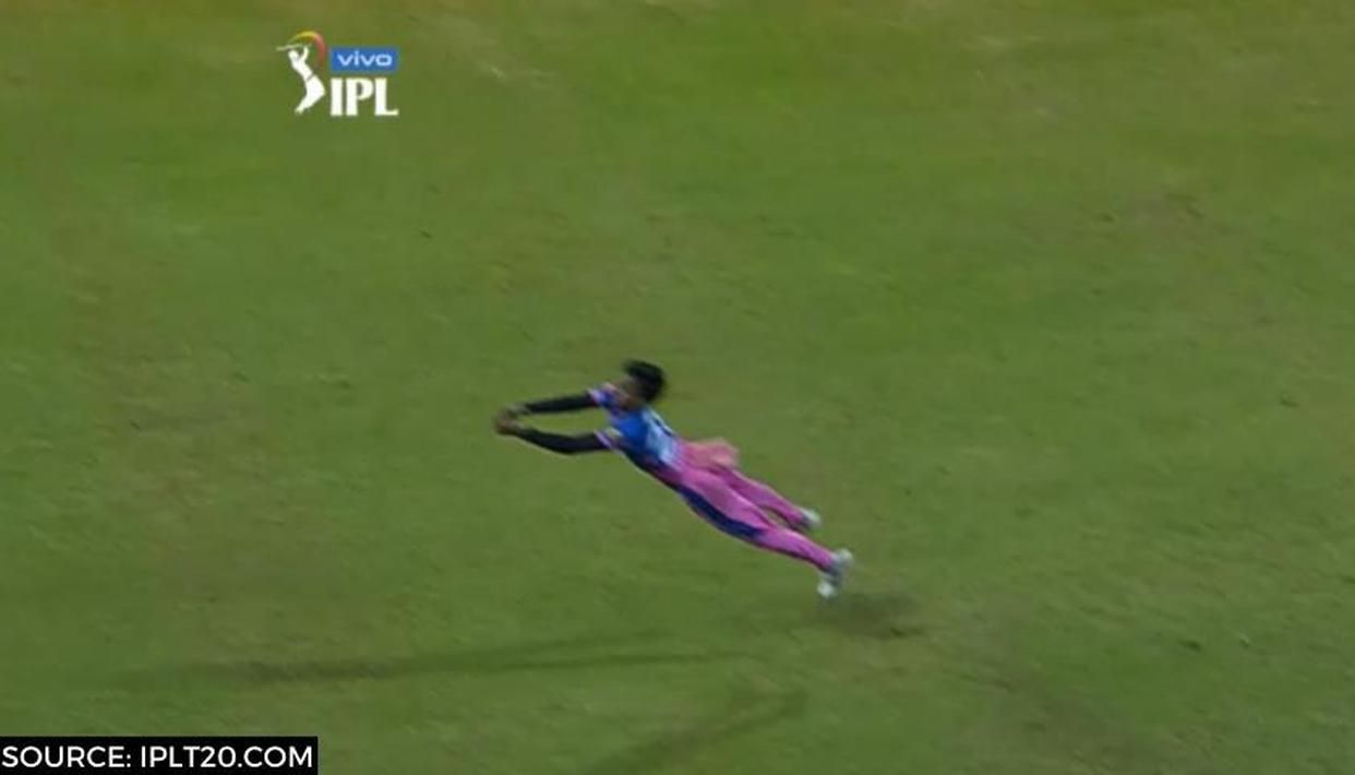 chetan sakariya grab a stunning on his debut agains punjab kings