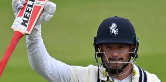 45 years old Darren Stevens hits 15 sixes and Fours made this record video