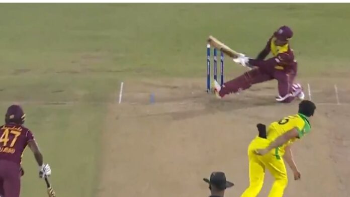 -hetmyer-six shimron hetmyer smashes an amazing scoop shot on mitchell starc ball