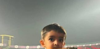 IPL 2023: Small child made this strange demand in front of Kohli