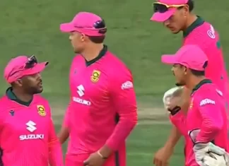 Bavuma vs De Kock Gets Heated During South Africa vs Australia ODI: Watch the Viral DRS Moment Bavuma de Kock Heated Exchange: South Africa vs Australia ODI Incident Goes Viral